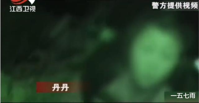 2013年女童离奇失踪，民警在母亲同事家发现16袋土，打开发现猫腻