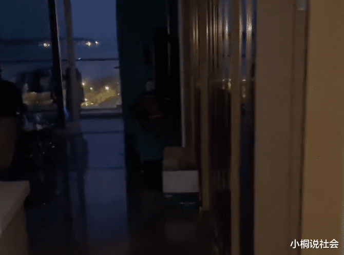 三亚|男子滞留在三亚民宿，1500一天花费2万后没钱续房：房东拉闸断电