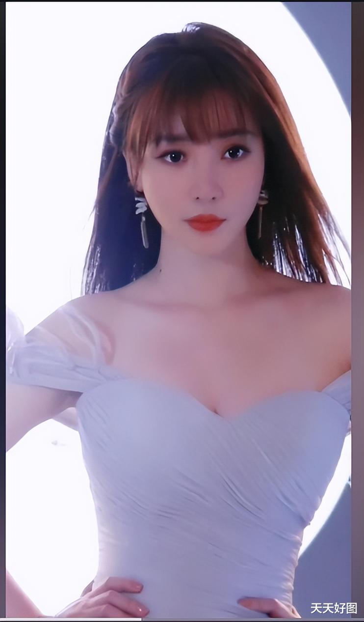 柳岩|腿细肌肉满！41岁柳岩健身房尬舞“少女感”满满，网友刷屏催婚