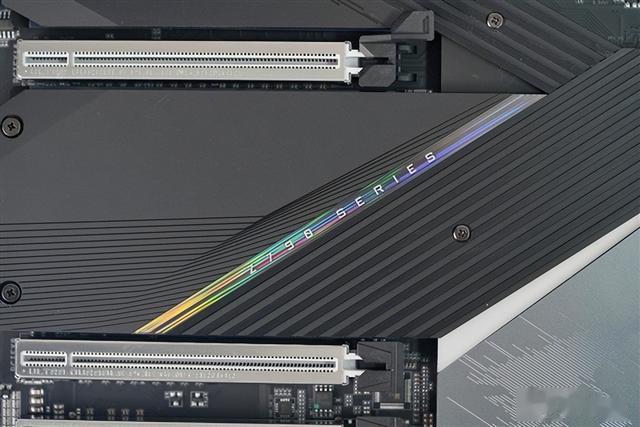 主板|7999元超频神板！技嘉Z790 AORUS TACHYON钛雕主板图赏