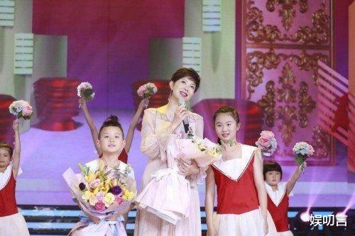 小娘惹|著名歌手杭天琪：凭《黄土高坡》大火，再婚后为小丈夫高龄生子