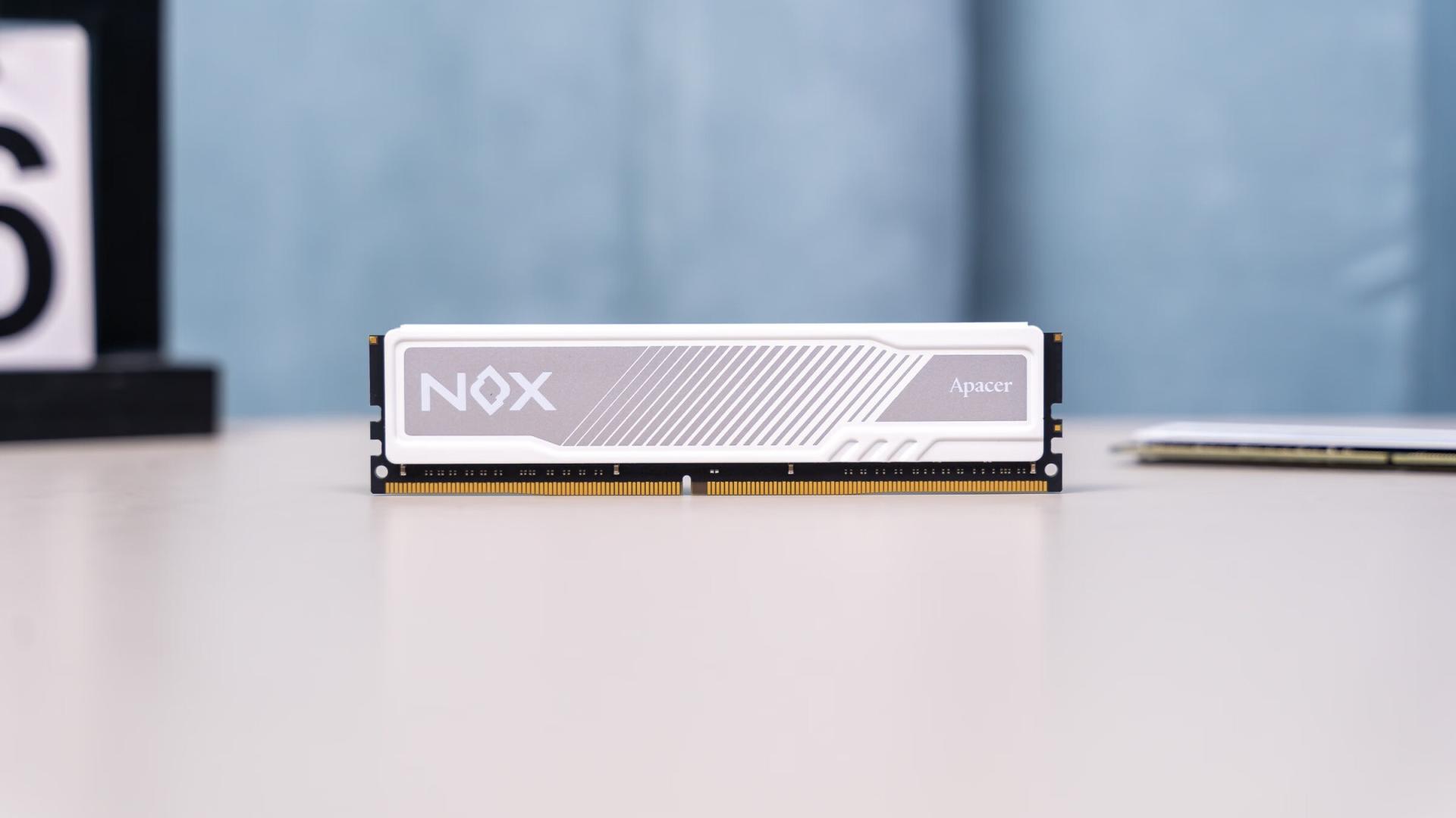 暗黑|纯白精致，兼容性表现一流、宇瞻NOX暗黑马甲3200MHz白色内存 评测