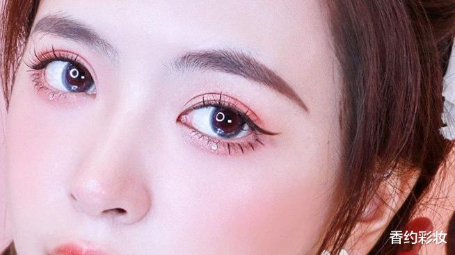 朱之文 每次补完妆，感觉皮肤透不过气，怎样补妆才不会越补越厚呢？