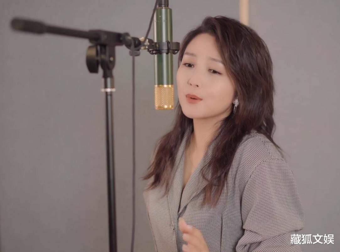 何洁|从知名超女到卑微求上《浪姐》,何洁是如何一步步走到今天的?