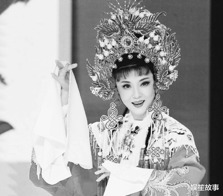 陶慧敏|演员陶慧敏:嫁给初恋幸福一生,中年再度翻红,56岁依旧很美