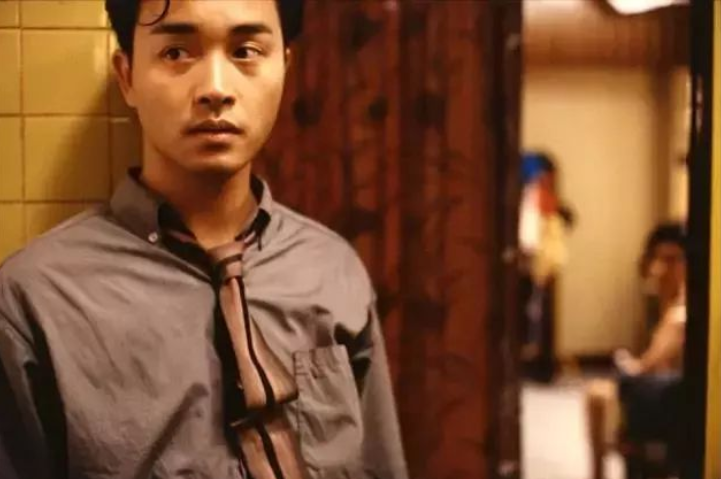 赵露思|明明长了一张相似的脸,一个帅一个“土”,颜值差距太大了