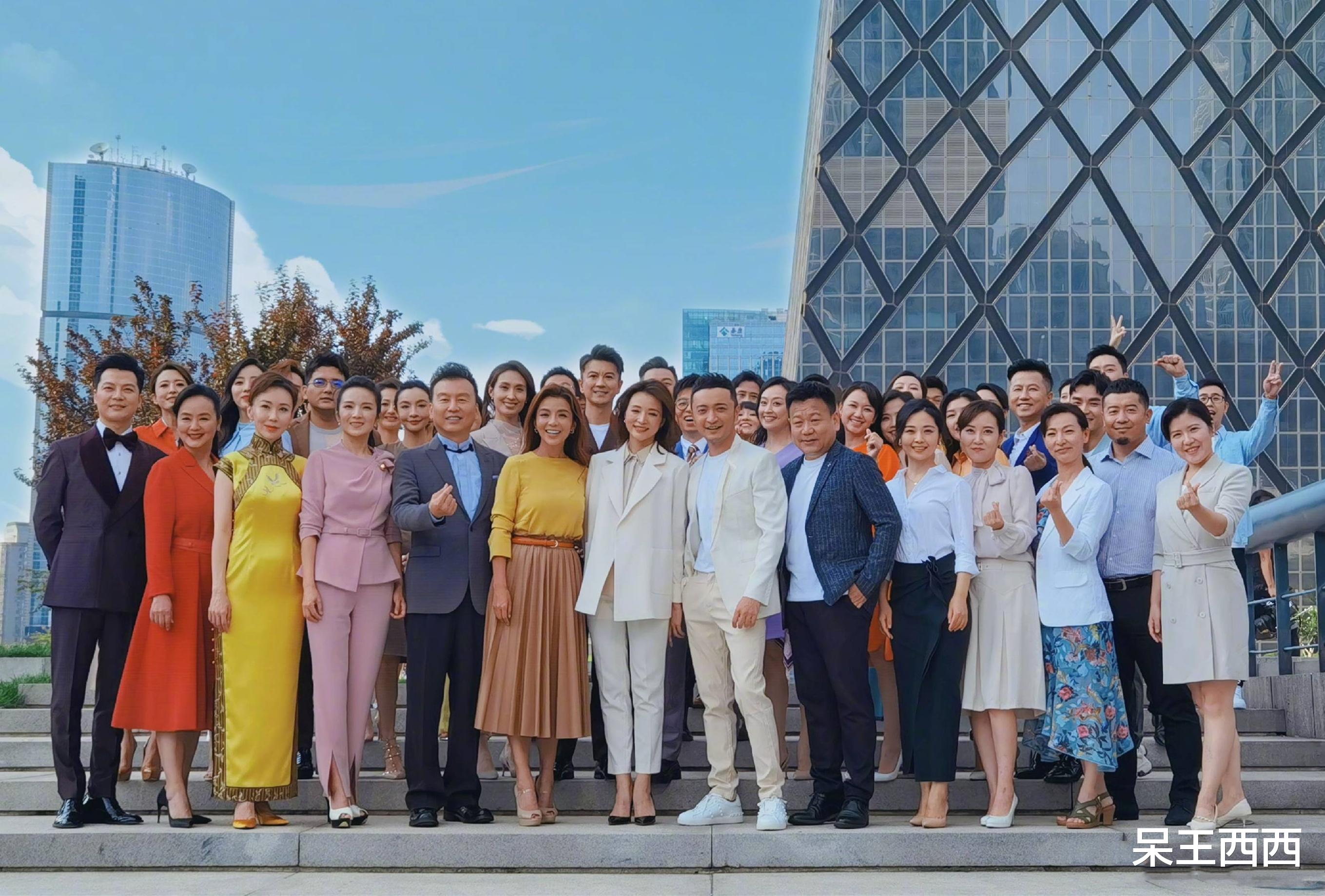 月亮姐姐|央视主持人月亮姐姐公开个人生活,神秘富豪老公意外出镜