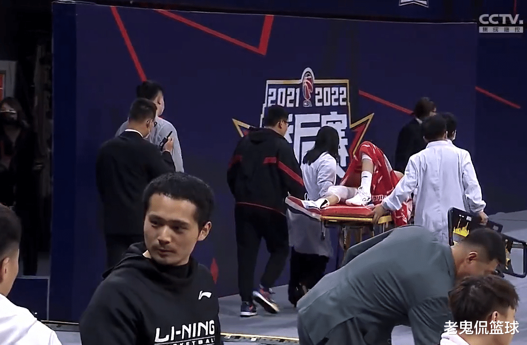 王珊珊|惨烈！赵岩昊伤退，孙铭徽45+7成大英雄，广厦3-0晋级与辽篮会师