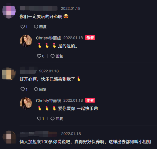 钟丽缇|李若彤钟丽缇雪地嬉闹!张大嘴巴放声歌唱,把雪往头上淋好兴奋