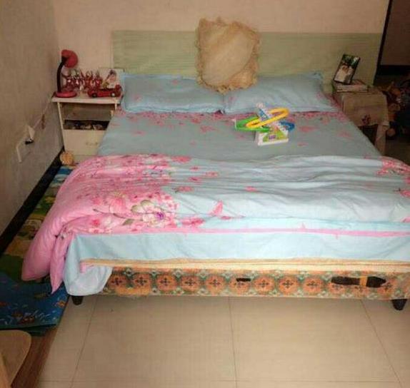 一家三口的租房生活,洗衣机在卧室,厨房巴掌大,冰箱很多人没见过!