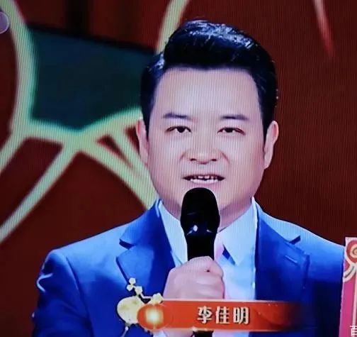 李佳明|一言难尽！央视知名主持李佳明，因一句话辞职央视远赴美国，现状如何