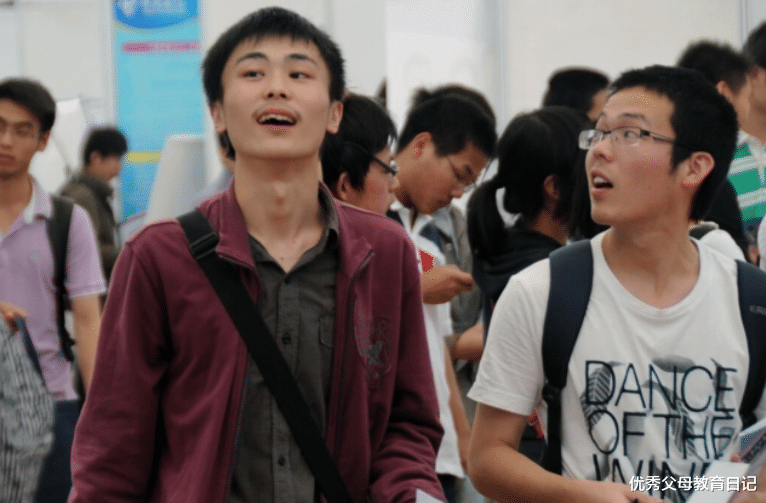 求职|大学生找工作的人情世故:这几个人必须牢牢摁住,少走许多弯路