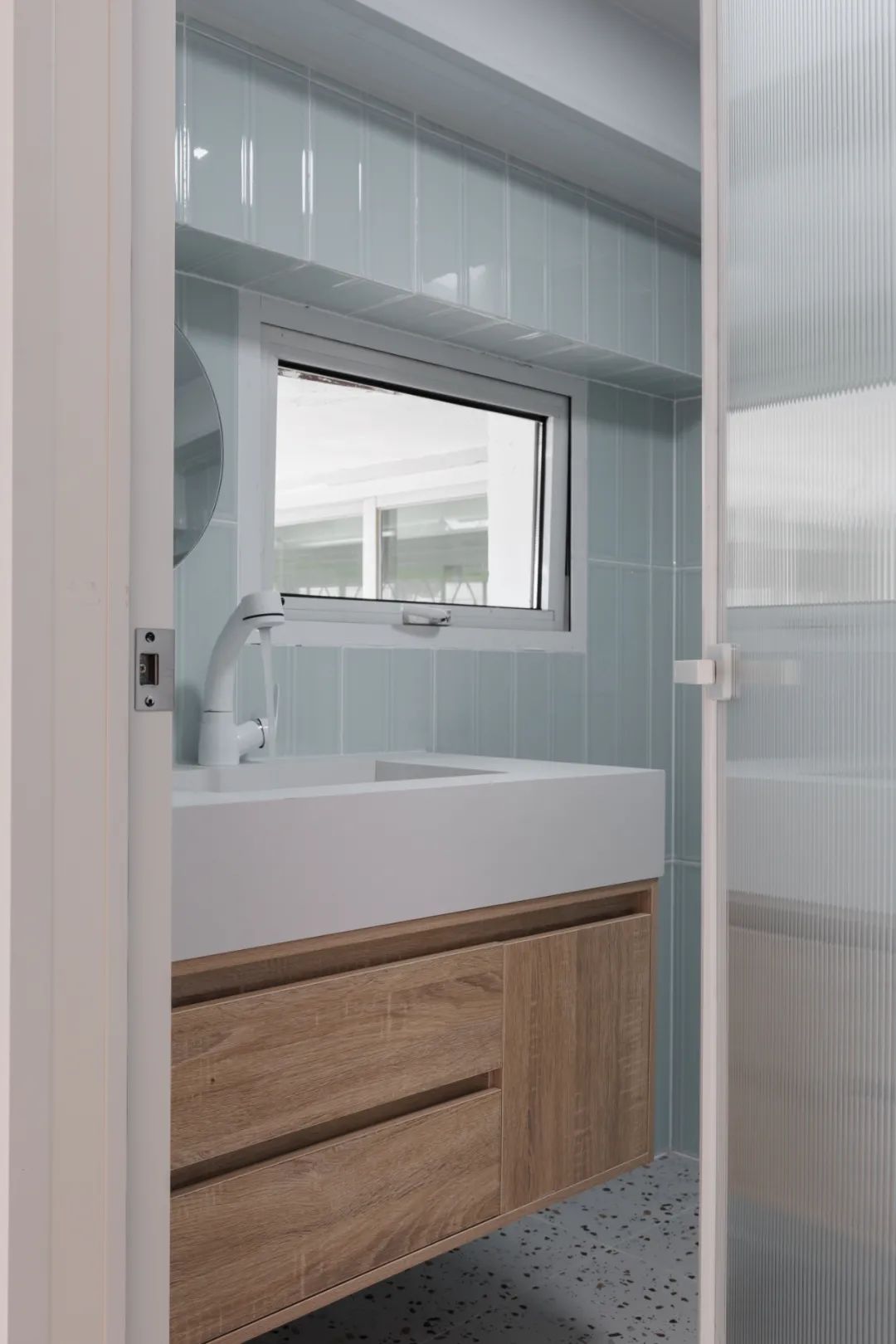 层高4米3,面积40㎡超旧学区房,改出两室一厅,带入户花园