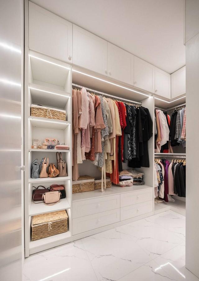 95拆掉次卧,做玻璃隔断,完工后客厅扩大一倍,盘活鸡肋空间