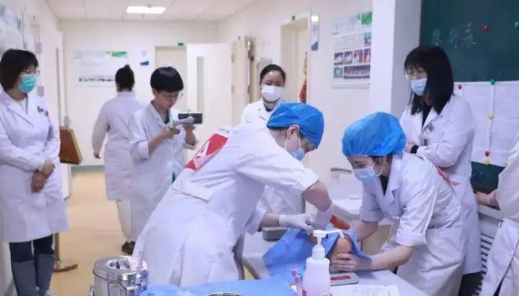 高血压|临床医学和护理专业是绝配？不少医生苦笑：其实护士看不上医生