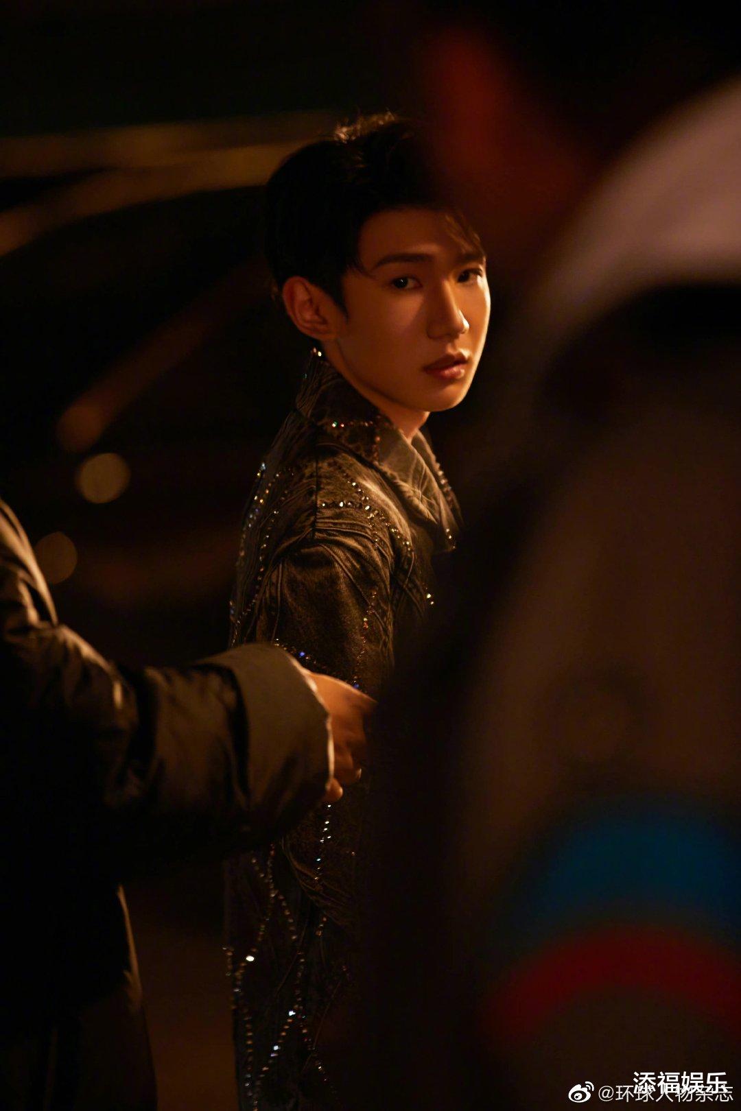 王源|王源专栏写到第五年，希望文字带给大家温暖，也是自己偷偷的自由