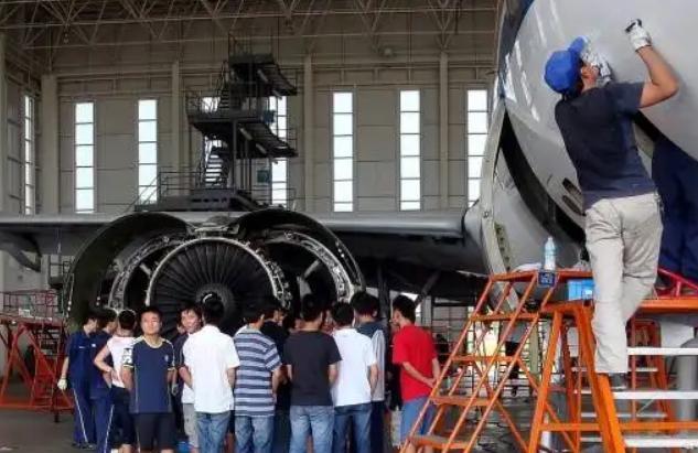 教师|中考落榜生迎好消息,职校将提高入职门槛,“双师型”教师更吃香