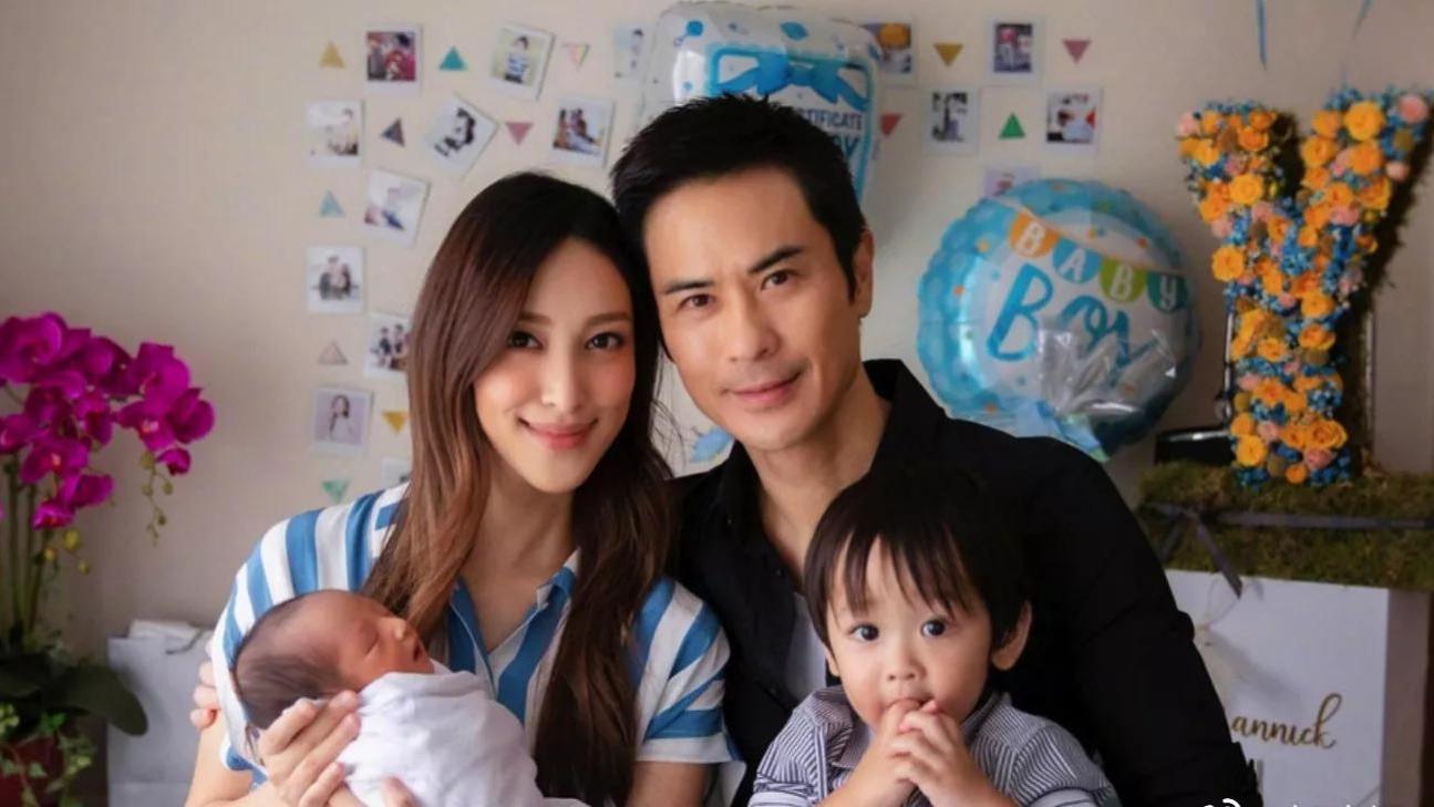 陈凯琳|郑嘉颖宣布陈凯琳怀第三胎，夫妻年龄相差21岁，四年抱三造人神速