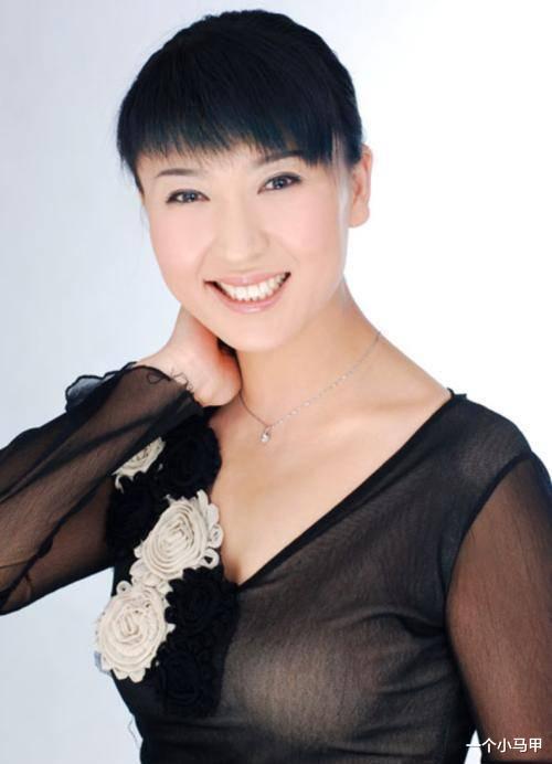 闫学晶|“二人转皇后”闫学晶：亲手拔掉父亲氧气管，今48岁仍在内疚懊悔