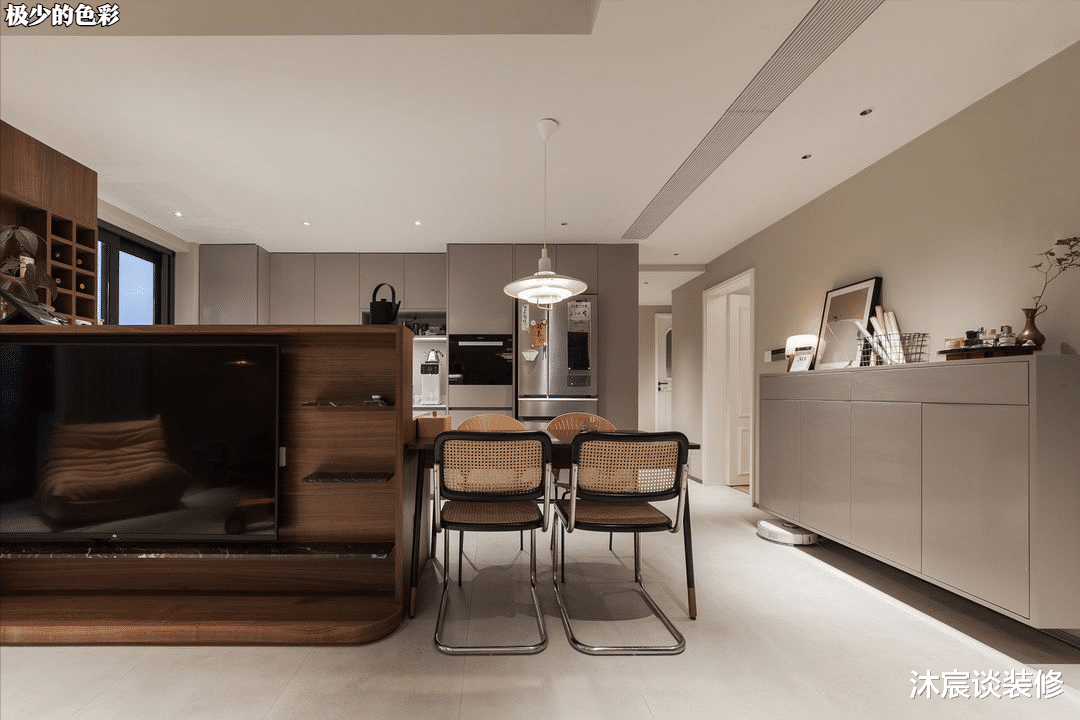 别人是尽量扩大室内,她却缩小面积,想不到更实用,全屋简约高级