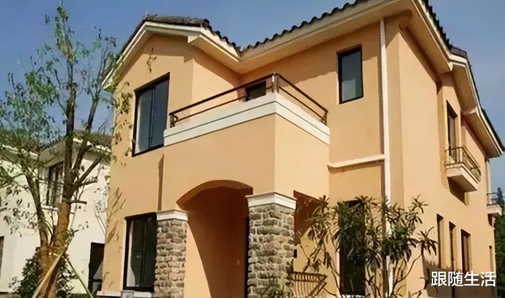 曾经风靡农村的瓷砖房,现在被“喷砂”取而代之,究竟哪个更安全