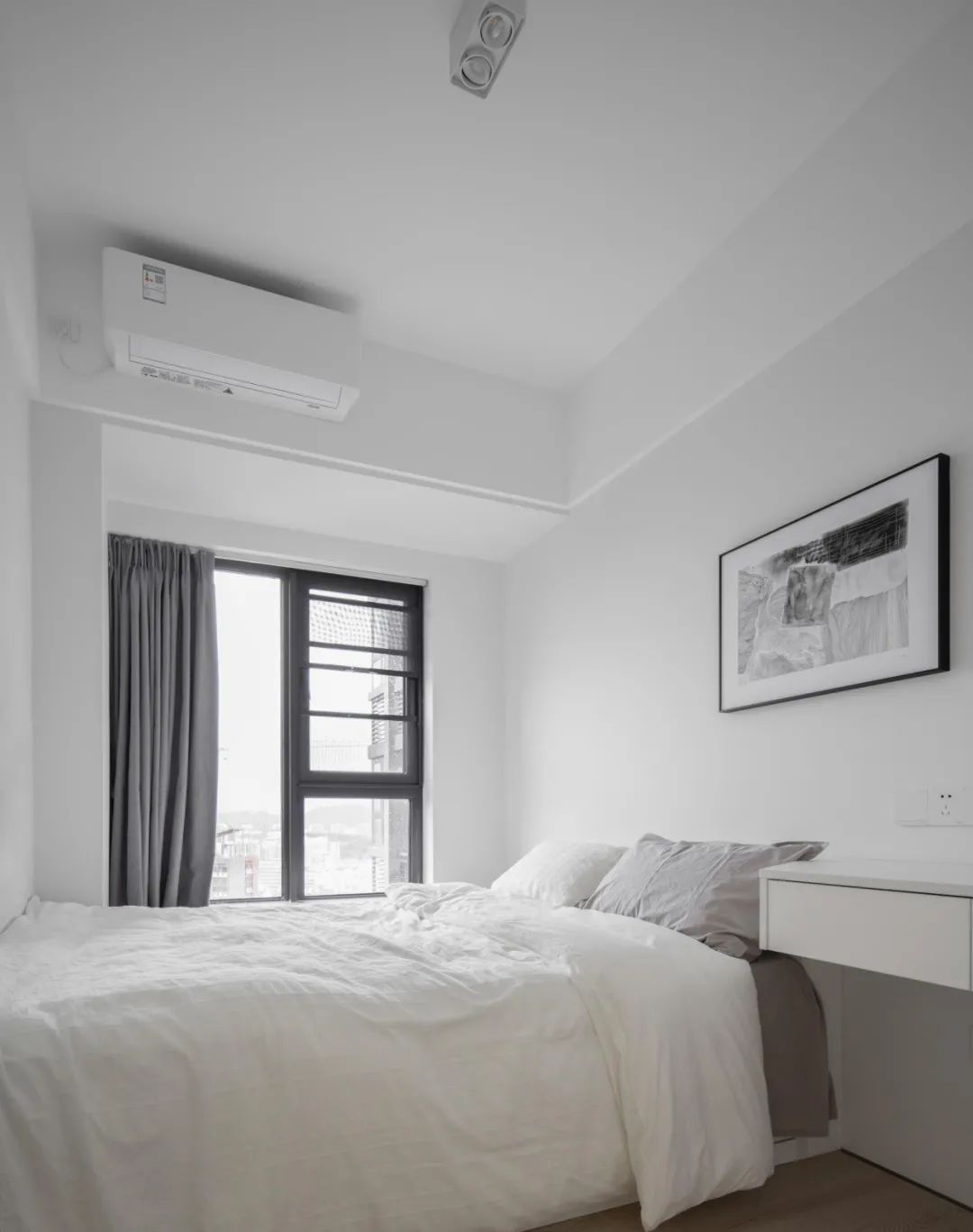 98m2极简风：纯白+木色+黑白灰的禅意家，惬意简雅不过时！