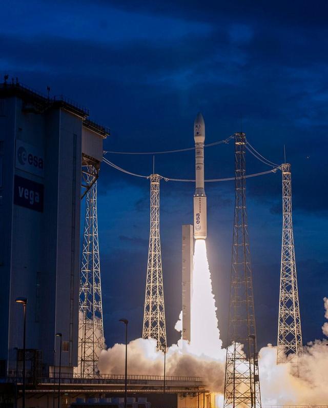 欧洲新织女星火箭发射成功,一箭七星,行星引力拖曳实验很有新意