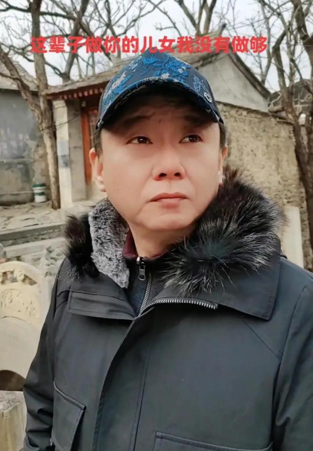 邵峰|演员邵峰亲自为老爸理发!父子二人共用一张脸,爸爸曾因新冠病重