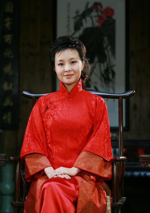 主持人|上海金牌主持叶蓉：低调复出后越发优雅端庄，女儿已经11岁