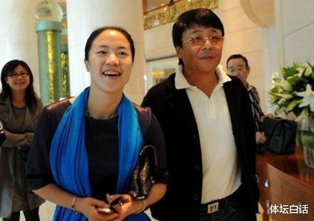 发票|王楠巨富老公为儿女颁奖！豪宅书房大如会议室，2只孔雀摆件抢镜