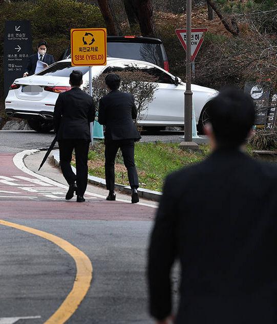 玄彬|玄彬孙艺珍今日大婚,遭肖战粉组团蹭热度,网友:又要开除粉籍?
