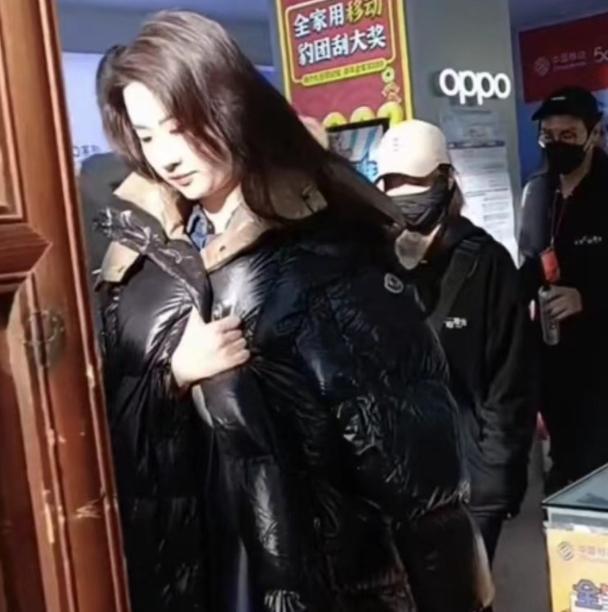 刘亦菲|“神仙姐姐”刘亦菲终于浮肿了