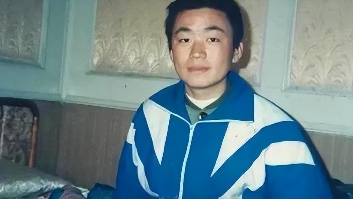 毛晓彤|8位出身贫寒的明星:如今个个都大红大紫,是金子总会发光