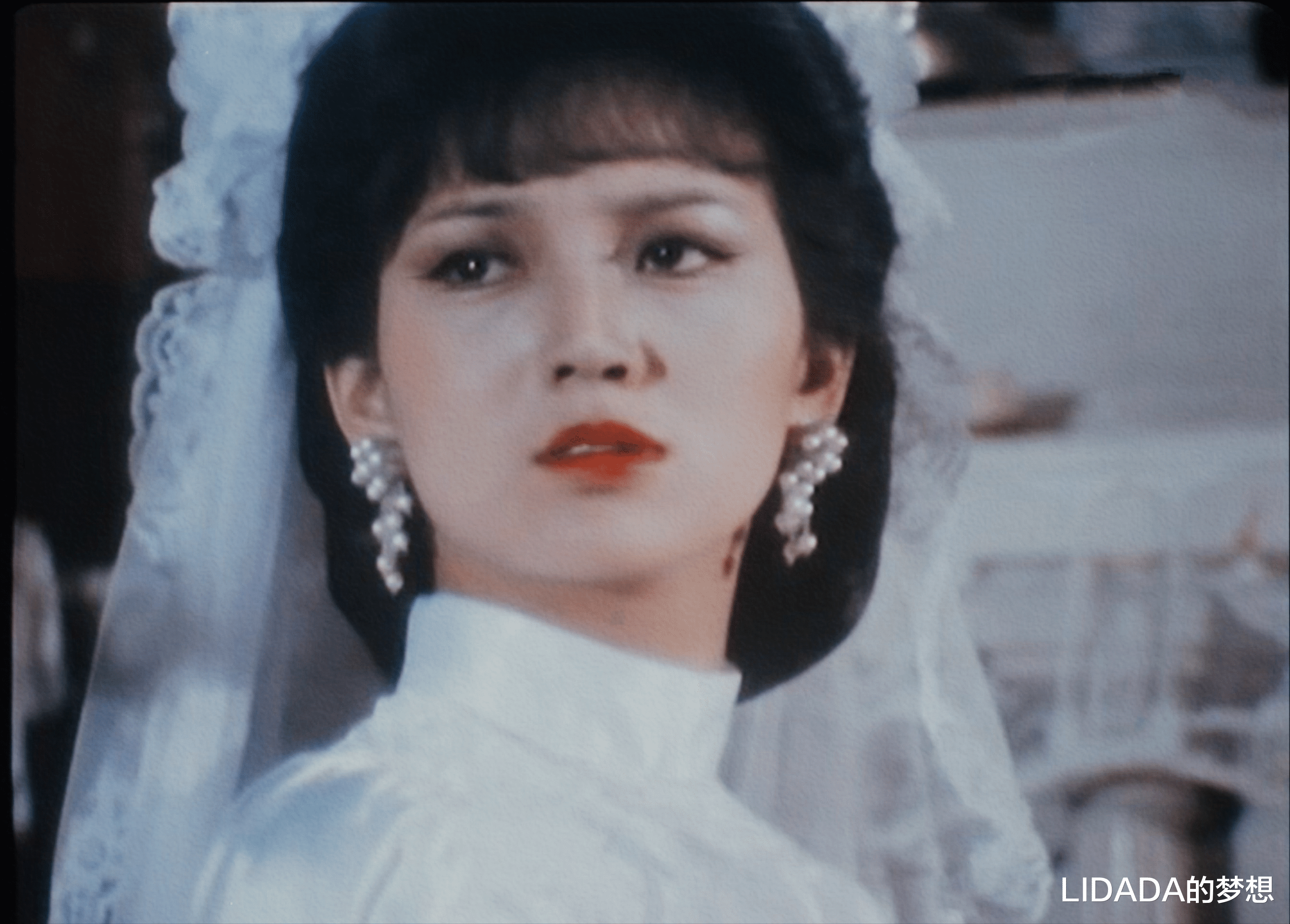 赵雅芝|赵雅芝：带两个儿子再婚嫁黄锦燊，恩爱三十多年生一子，幸福美满