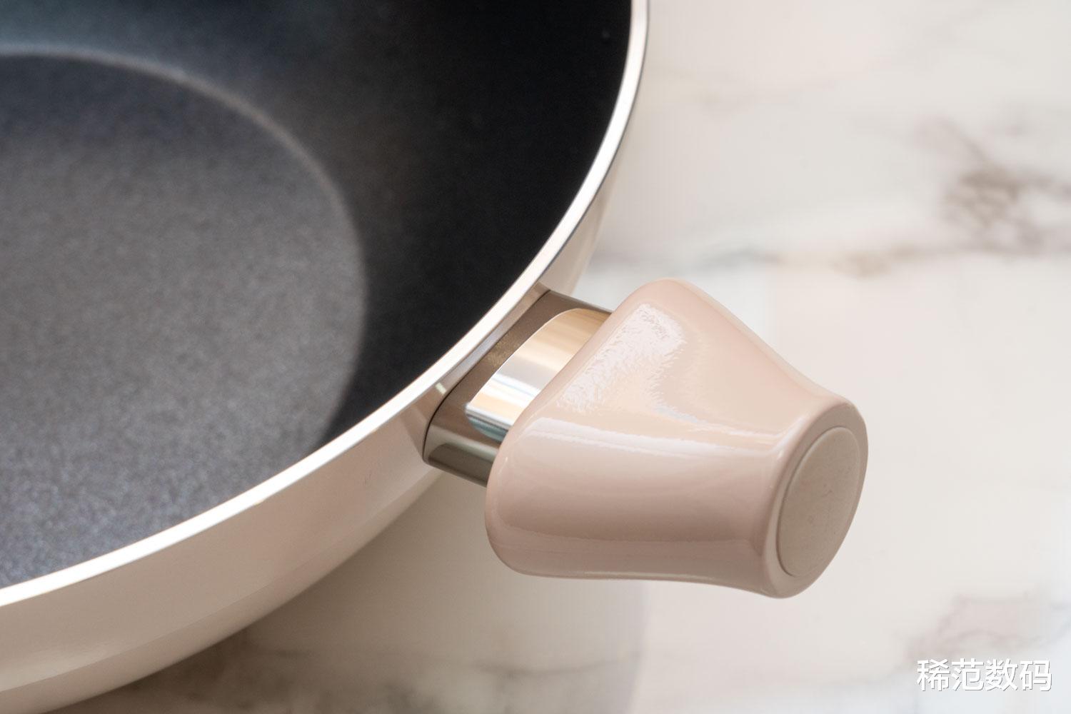 三禾多功能轻羽锅体验:健康不粘锅里的颜值担当