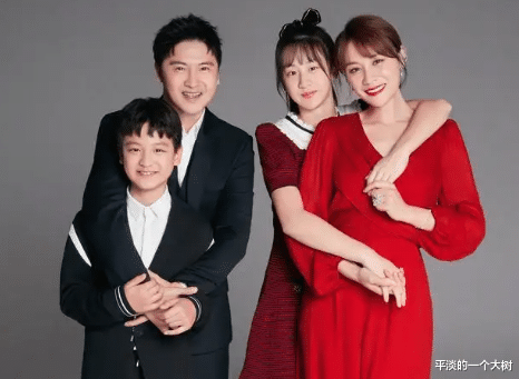 田亮|田亮晒全家福,一家人温馨和睦,网友:一家人同用一张脸