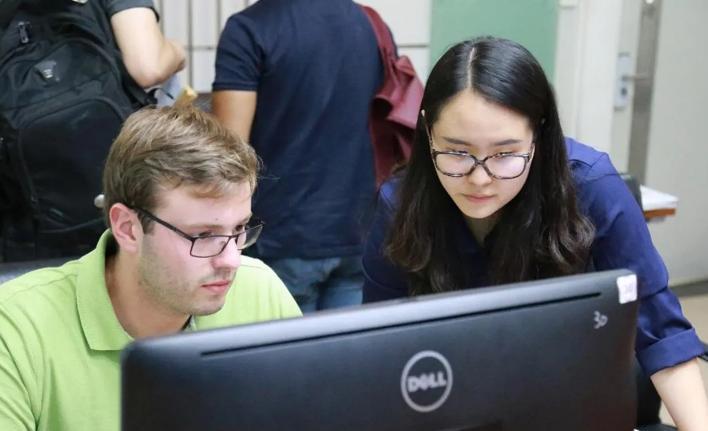 马伯庸|“海归博士”求职比亚迪遭拒，无奈发文求助，看完履历都说不冤枉