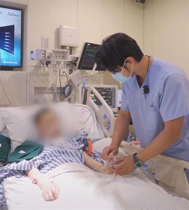 22岁女孩连续熬夜加班猝死:家中三代唯一大学生,唯一的亲哥哥因车祸去世