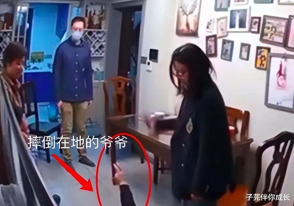 鲁医生掌掴小孩后续,邻居调解无果,对方不肯原谅:下跪也没用
