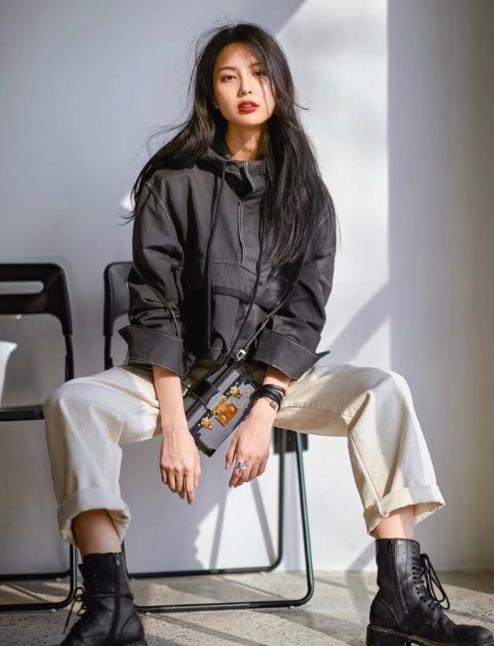 张昊玥|18线女演员吐槽片酬低:月入不足2W,是往年的四分之一,不如上班