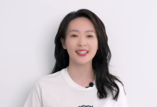 公益|尴尬！25岁女偶像拍公益海报还凹姿势，冷脸扭胯站没站相遭群嘲