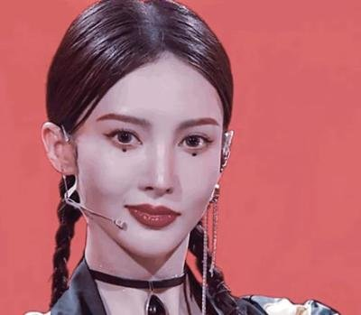 李小璐|7位“歪嘴女战神”：金晨美艳，刘涛大气，何琳歪到离谱