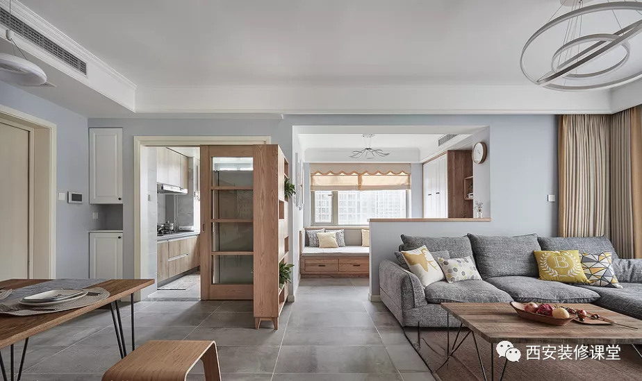 沙发墙开窗或者砸墙,放大整个空间