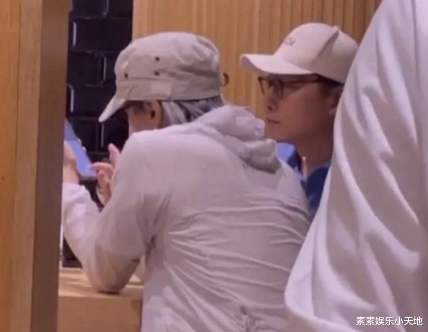 欧阳娜娜|60岁周星驰开启新事业，开通个人账号招人才，承诺会亲自面试