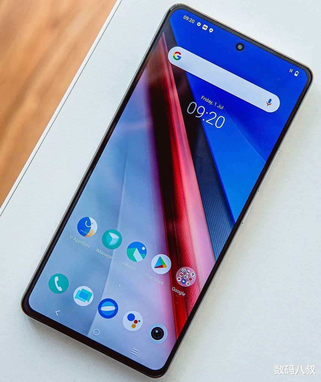 Twitter|就是那么自信，iQOO 11系列手机真机图和具体配置都放出了