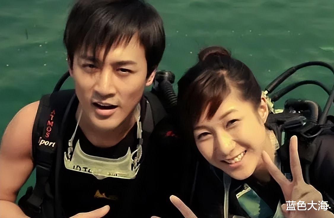 钟嘉欣|3个在家分娩的女星们：她生3个娃都没去医院，42岁的她给自己接生