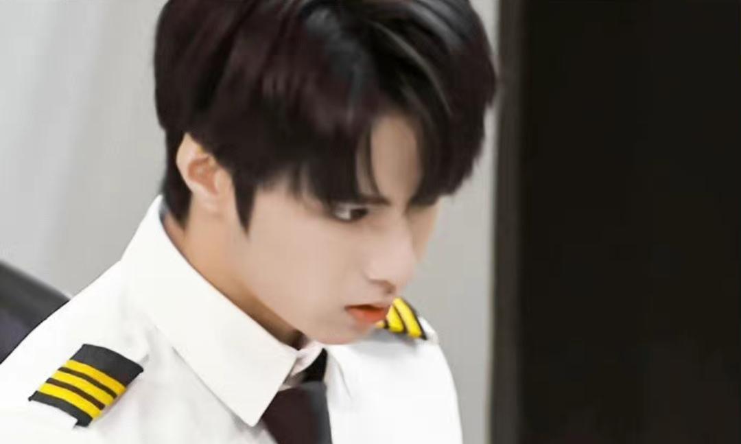 刘耀文|吴彤综艺为了刘耀文P时间？粉丝：集体改了时间，别拉人下水