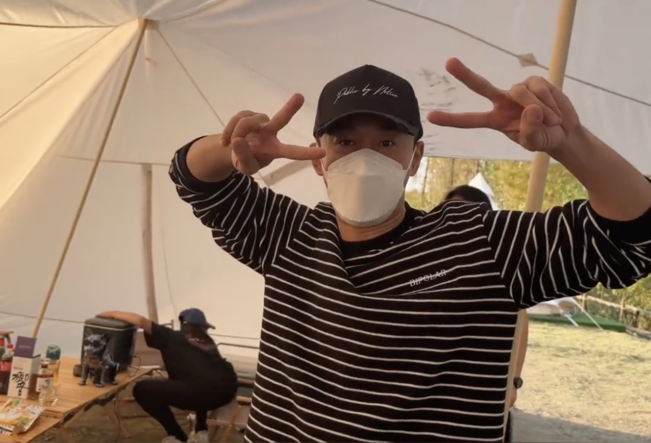 林峰|张馨月晒露营视频,与林峯互相投喂,被老公搂在怀里高调秀恩爱