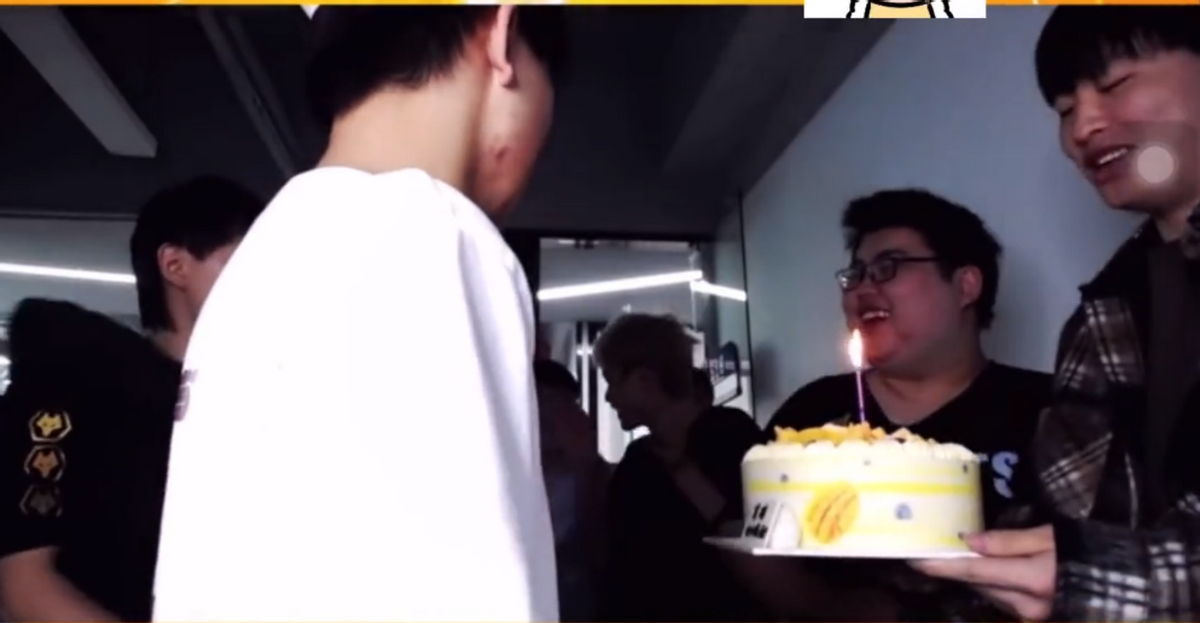 筱辉生日宴请全体成员，唯独小胖没吃蛋糕，筱辉：给了没吃