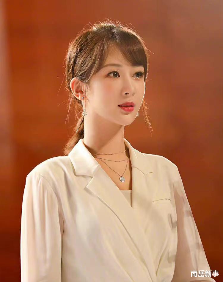 杨紫|杨紫客串贾玲导演兼主演的新片，电影叫《热辣滚烫》，角色未知